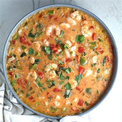  Moqueca de Camarão:  A Creamy Coconut Dream Meets the Zesty Zing of Brazilian Seafood