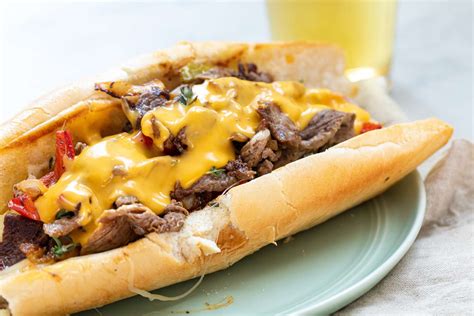  Philly Cheesesteak: อร่อยนุ่มลิ้น เผ็ดงดงามด้วยชีสละลายลื่น