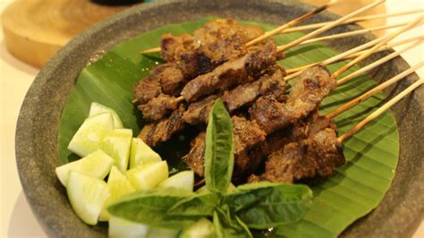  Sate Rembiga: A Symphony of Grilled Flavor and Aromatic Spice Explosion from Semarang