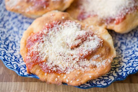  Schuhfleck: Indulge Your Sweet Tooth with Crispy Fried Dough and Creamy Vanilla Sauce!